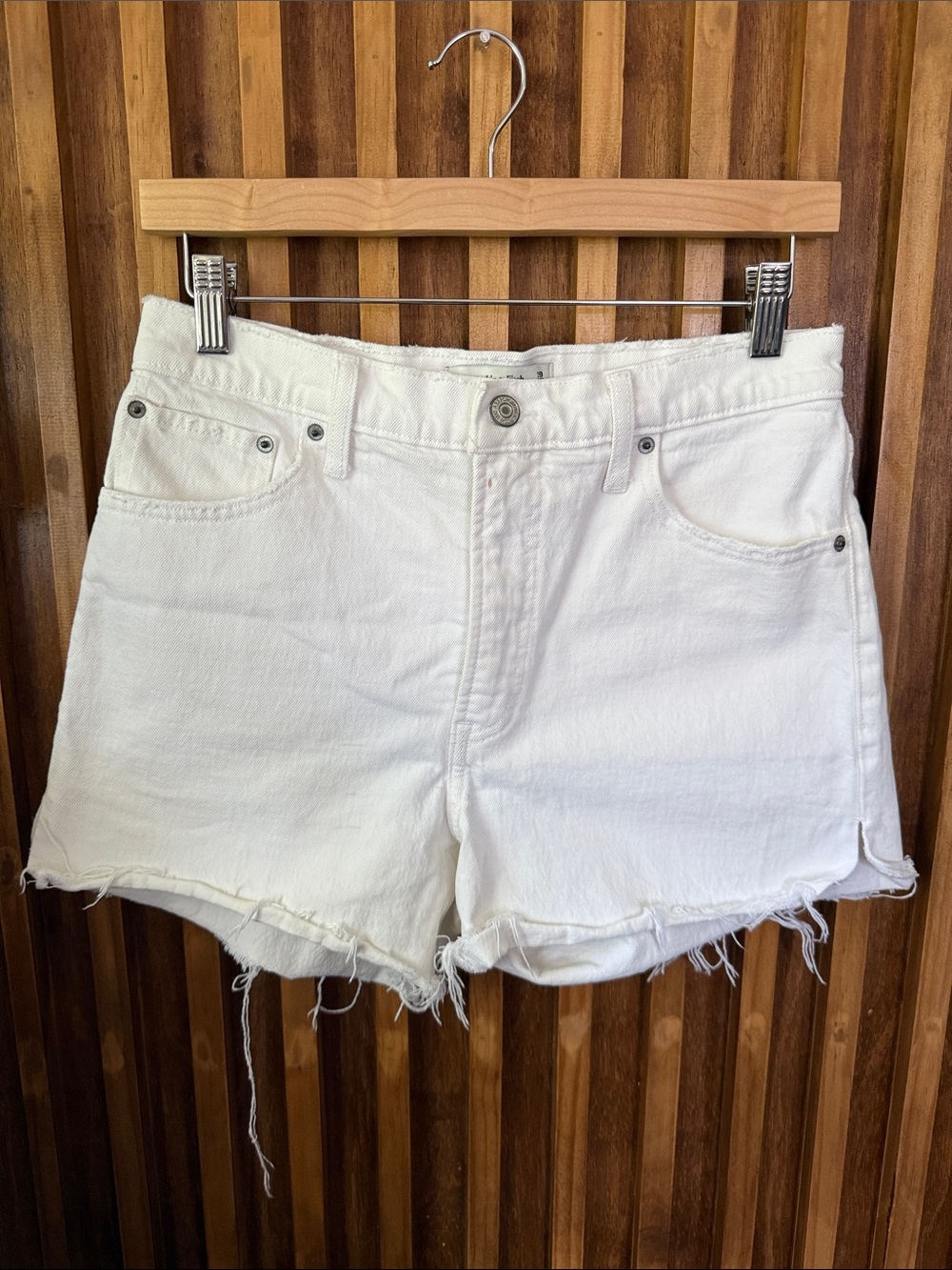 Abercrombie and Fitch The 4” High Rise Mom Jeans. Size 29/ 8